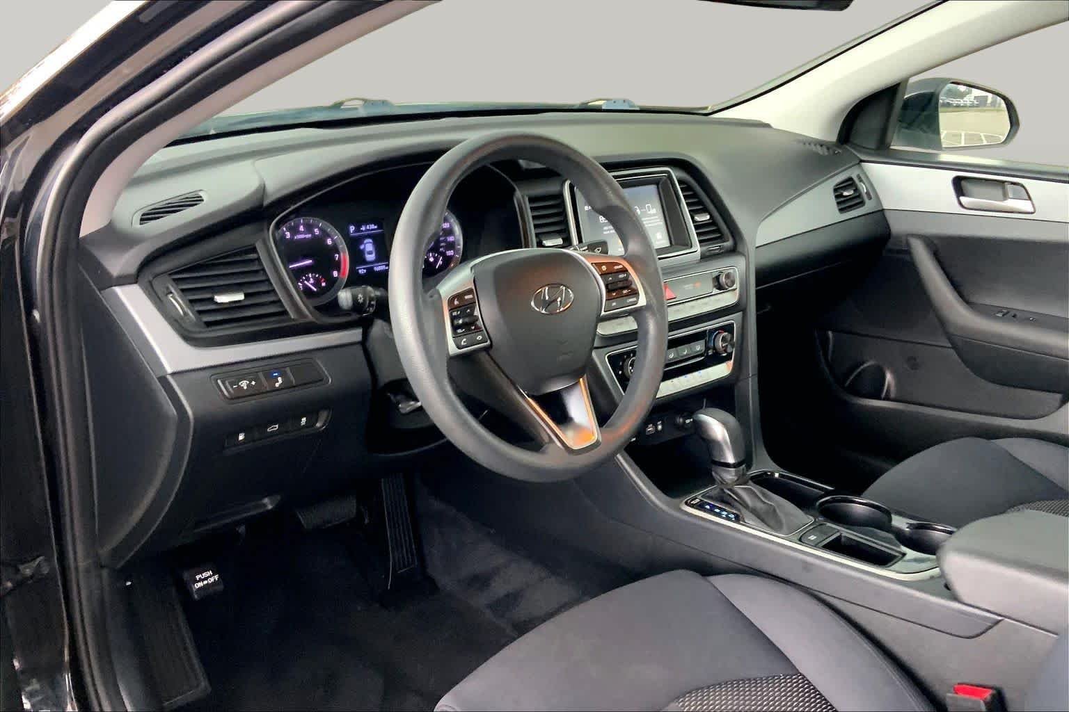 Used 2019 Phantom Black Hyundai SE image 17