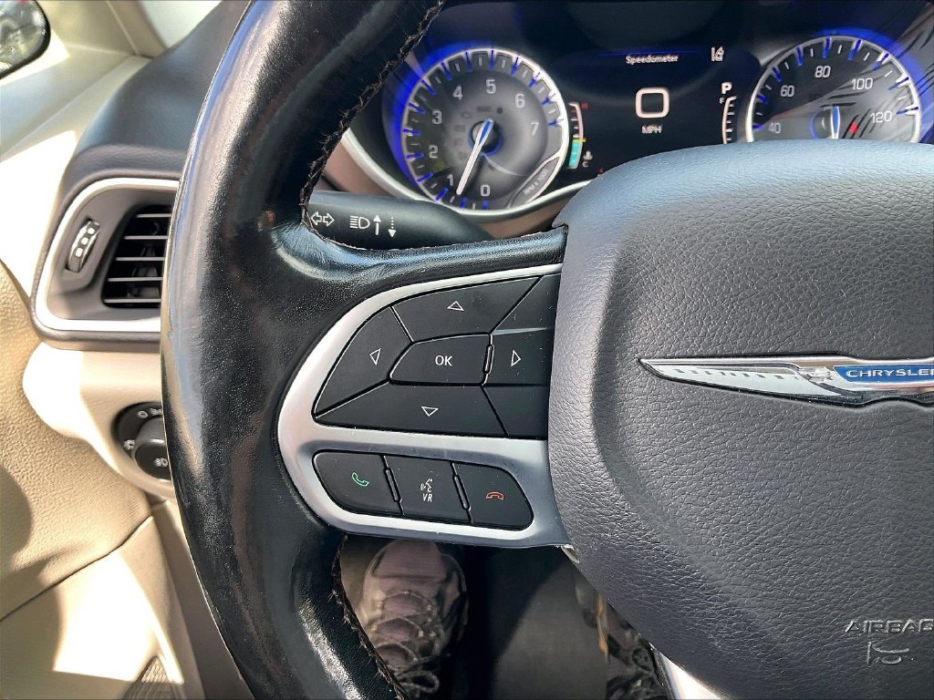 Used 2019 Billet Silver Metallic Clearcoat Chrysler Touring L image 22