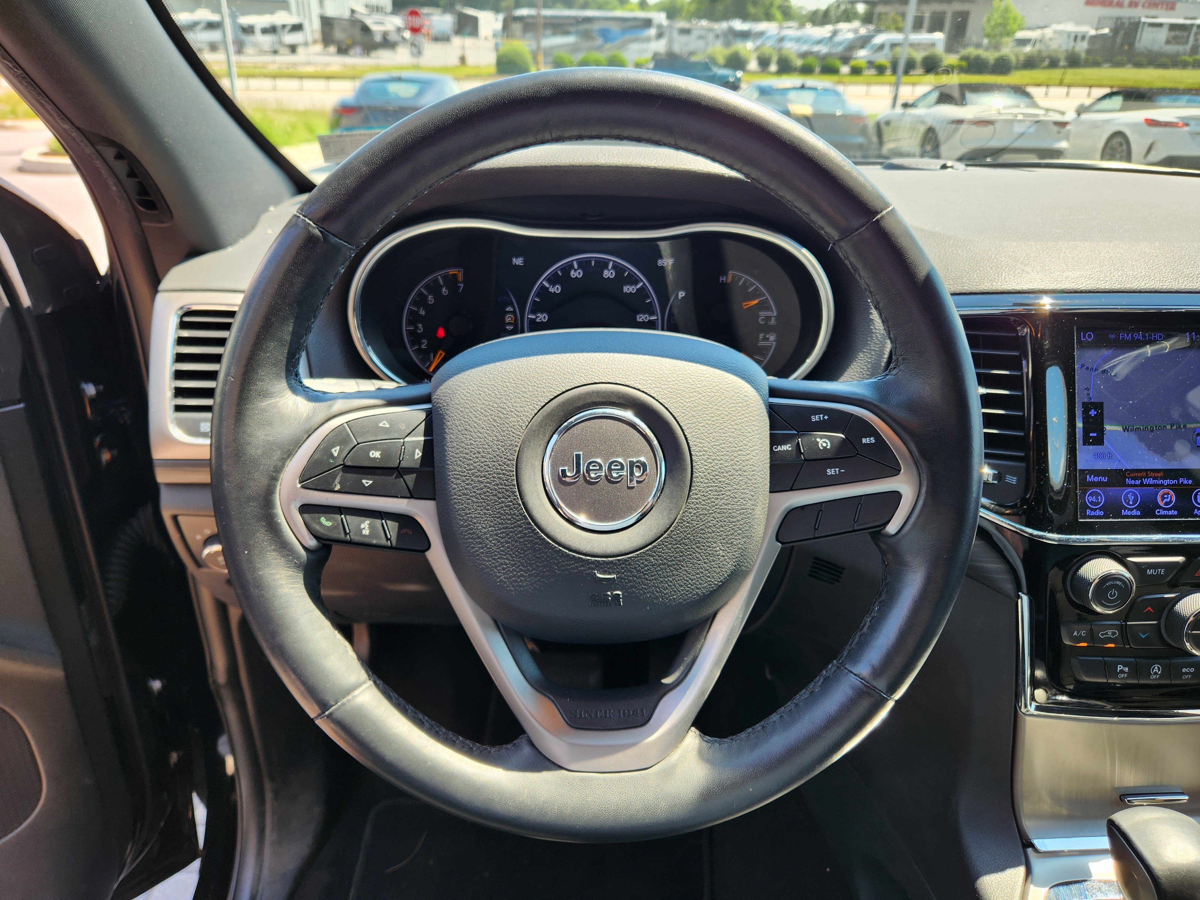 Used 2019 Diamond Black Crystal Pearlcoat Jeep Altitude image 18