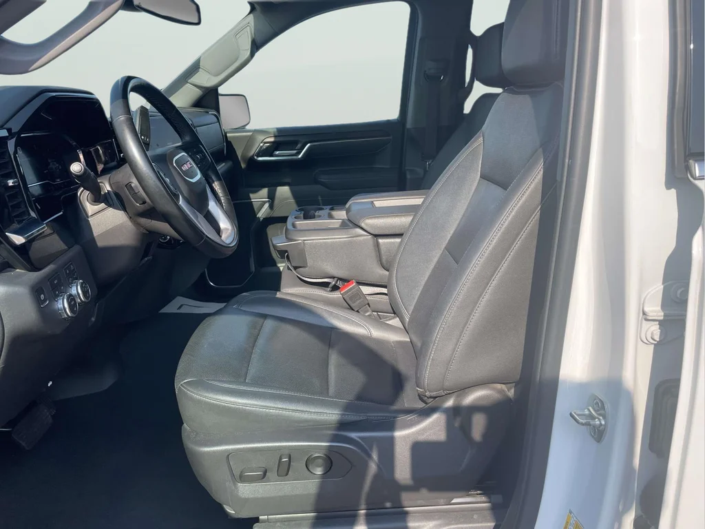 Used 2025 Summit White GMC SLT image 13