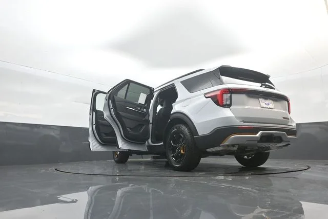 New 2026 White Ford Tremor image 43