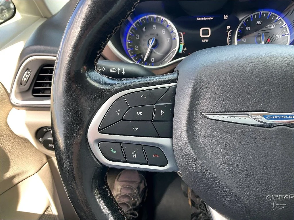 Used 2019 Billet Silver Metallic Clearcoat Chrysler Touring L image 22