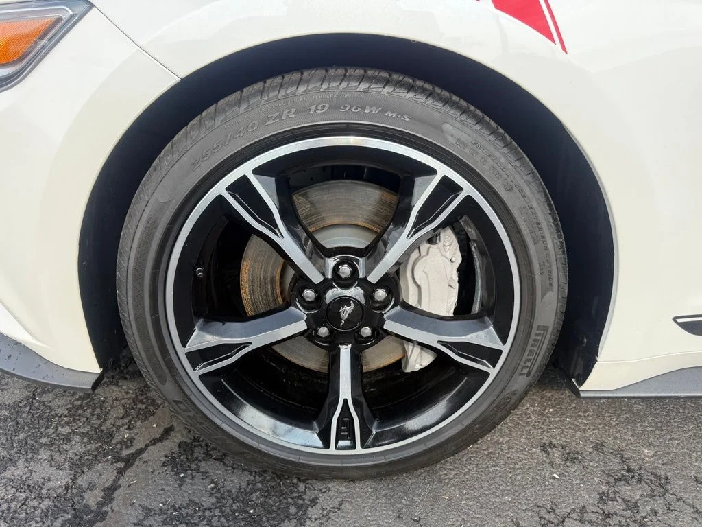 Used 2017 White Ford GT Premium image 10