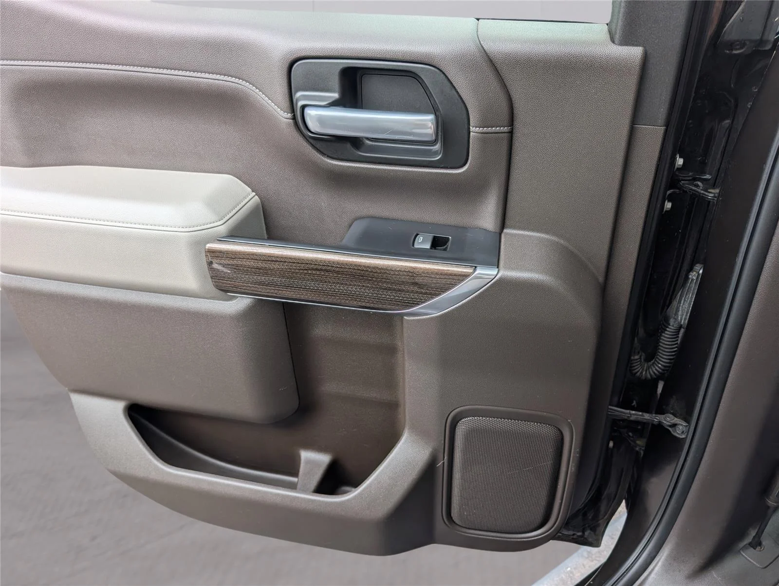 Used 2019 HAVANA BROWN METALLIC Chevrolet RST image 28