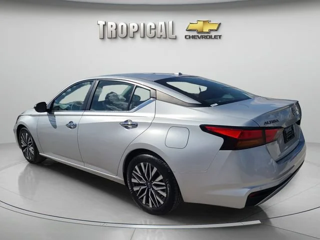 Used 2024 Silver Nissan 2.5 SV image 3