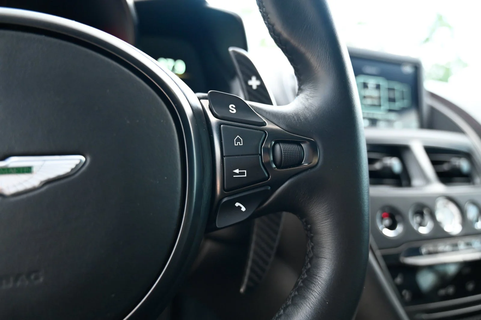 Used 2021  Aston Martin Superleggera image 24