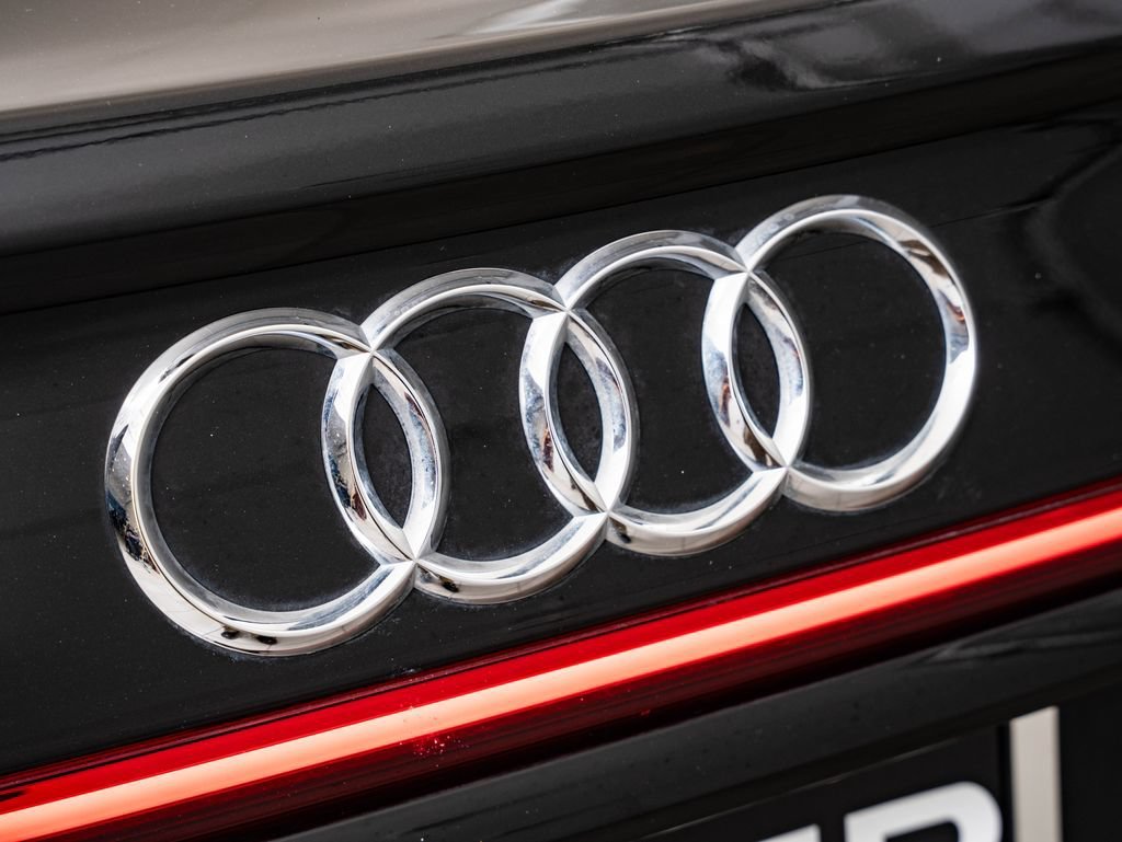 Used 2025 Mythos Black Metallic Audi L 55 image 18