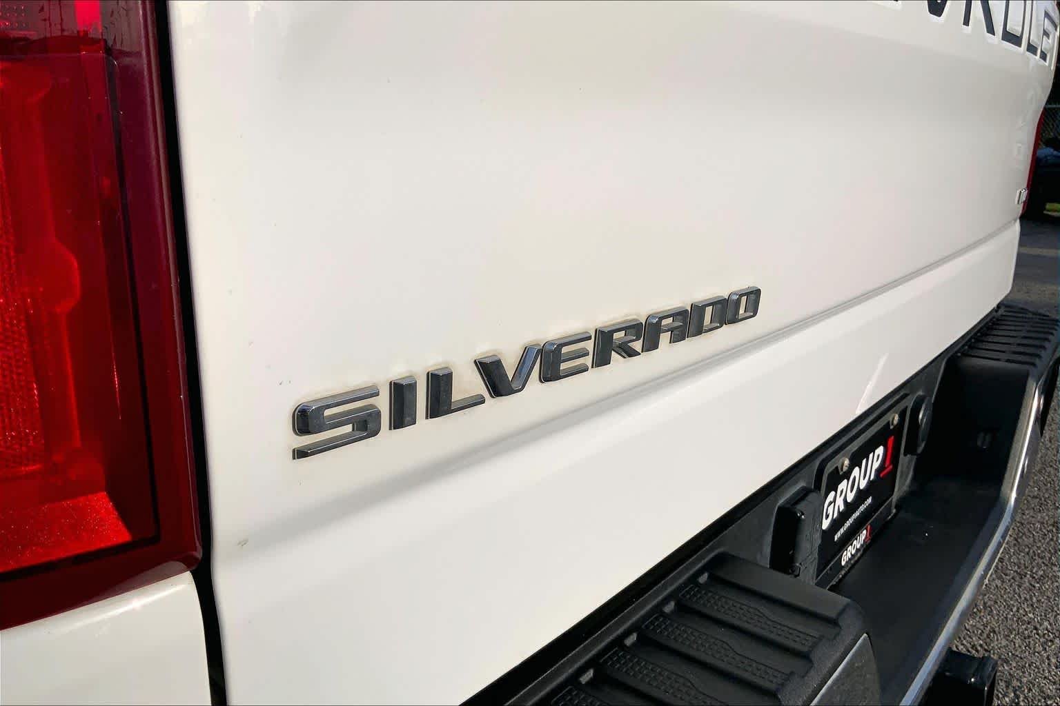 Used 2022 Summit White Chevrolet LTZ image 27