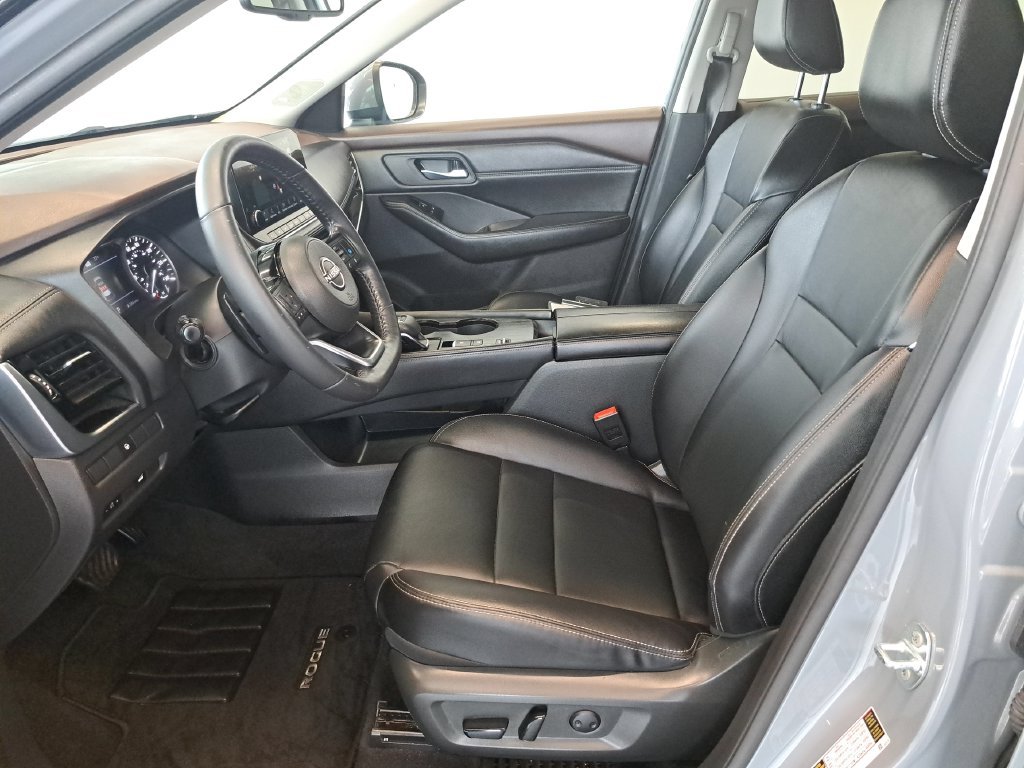 Used 2023 Gray Nissan SL image 9
