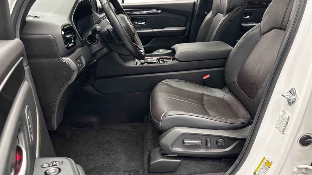 Used 2025 White Honda Black Edition image 14