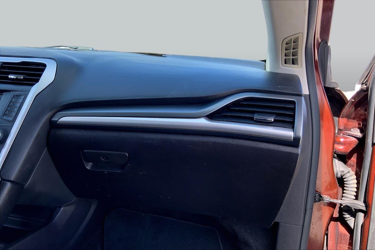 Used 2016 Bronze Fire Metallic Tinted Clearcoat Ford SE Hybrid image 18