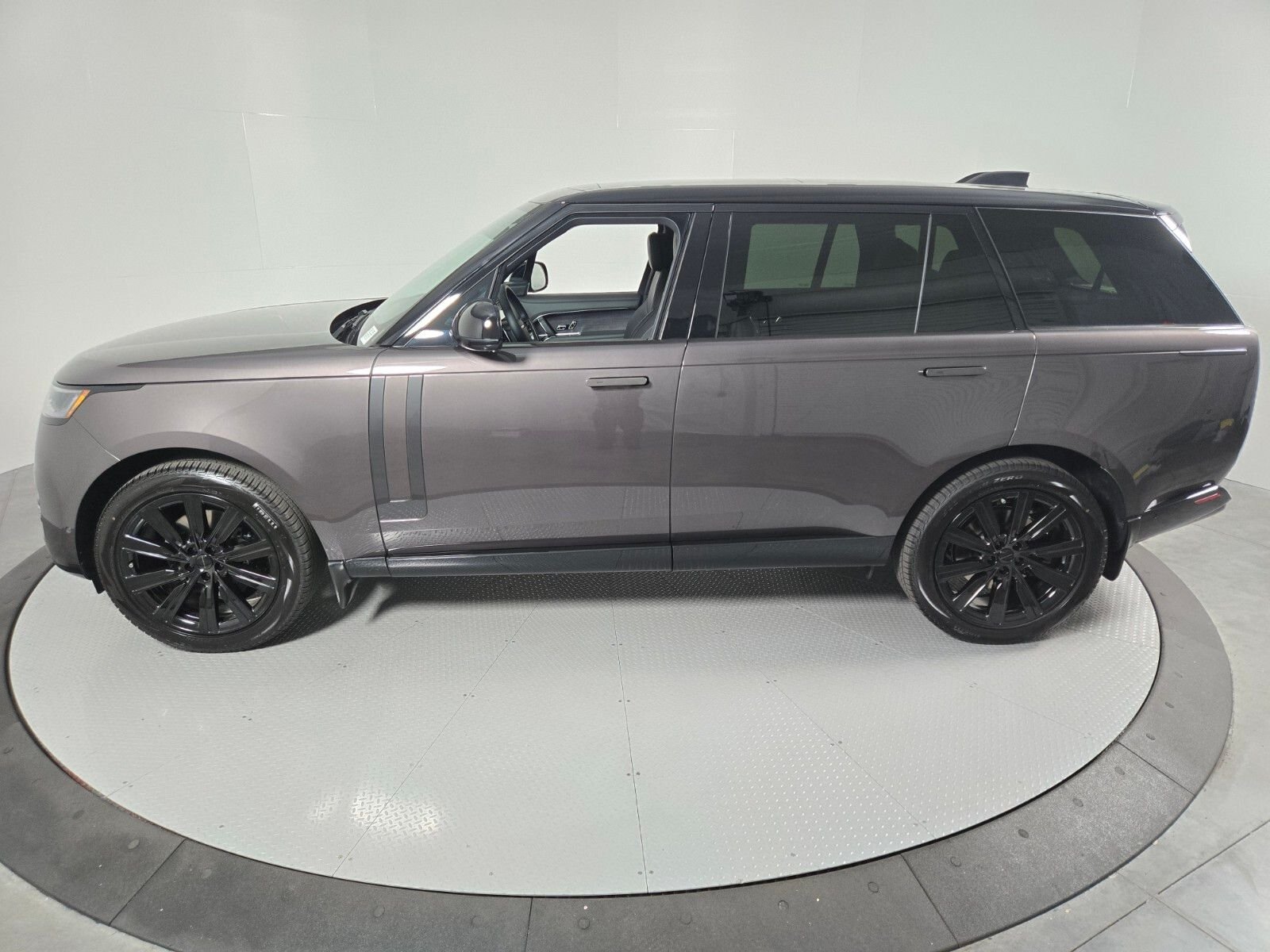 New 2026 Charente Grey Land Rover SE image 33