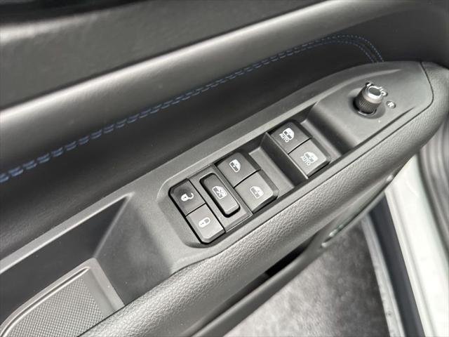 New 2026 Bright White Clearcoat Jeep Latitude image 13