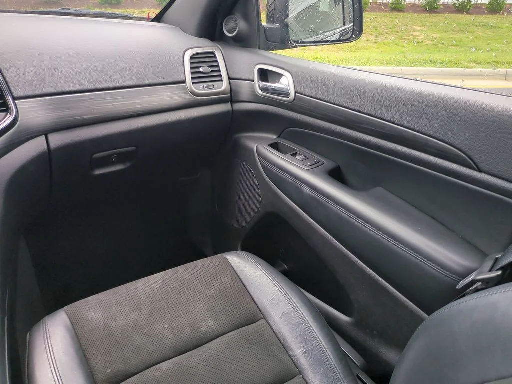 Used 2022 Black Jeep Laredo X image 17