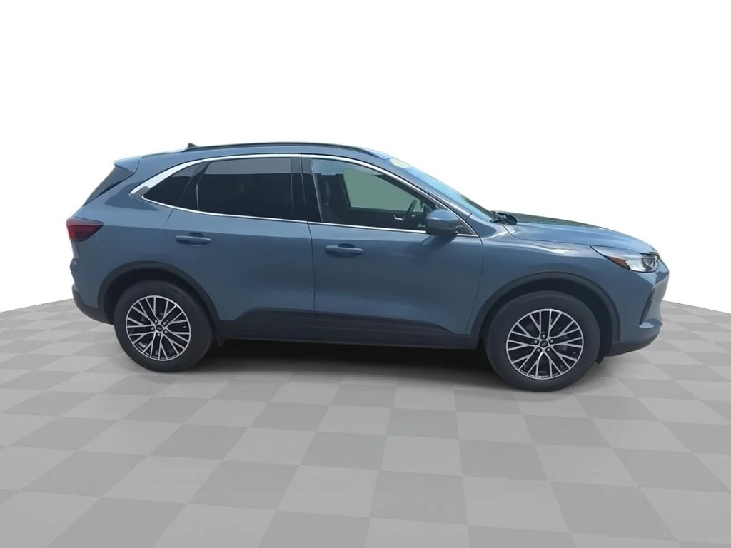 Used 2025 Blue Ford Base image 9