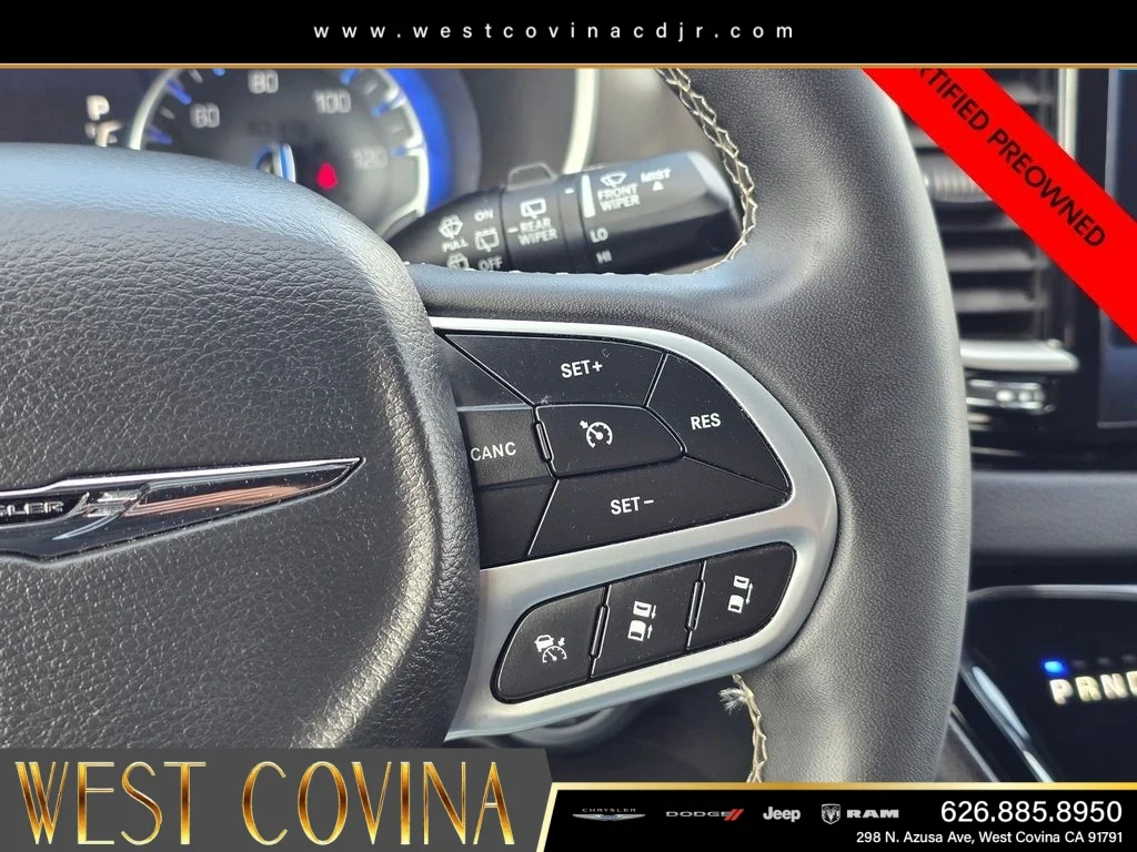 Used 2025 White Chrysler Select image 29