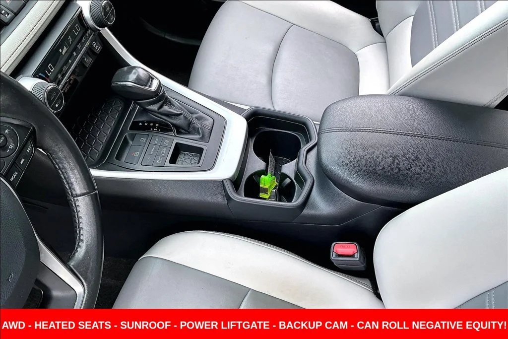 Used 2020 Gray Toyota XLE Premium image 18