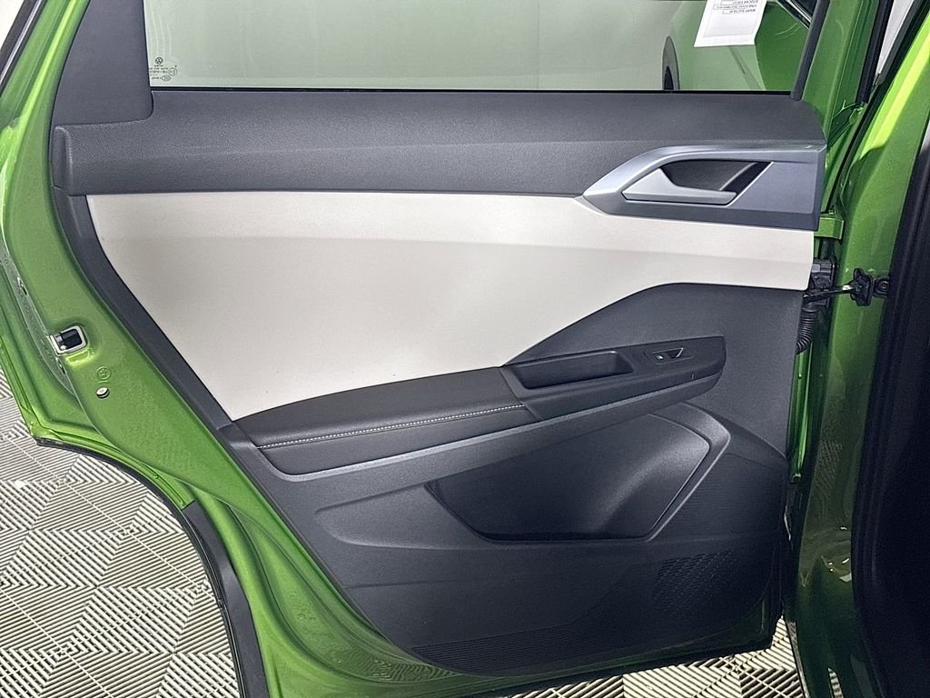 New 2026 Bright Moss Green Metallic Volkswagen 1.5T SE image 19