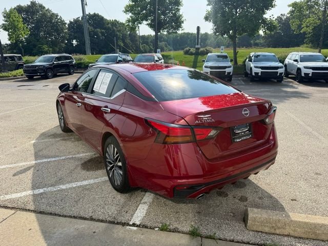 Used 2024 Red Nissan 2.5 SV image 4