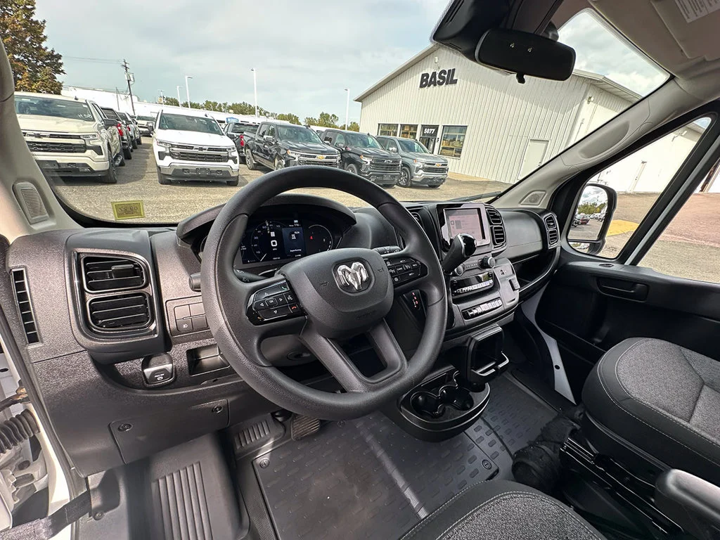 Used 2025 White Ram Base image 25