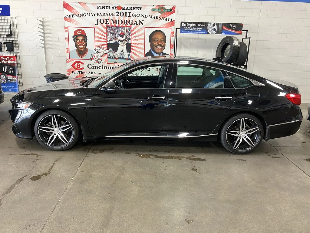 Certified Used 2021 Crystal Black Pearl Honda Touring image 3