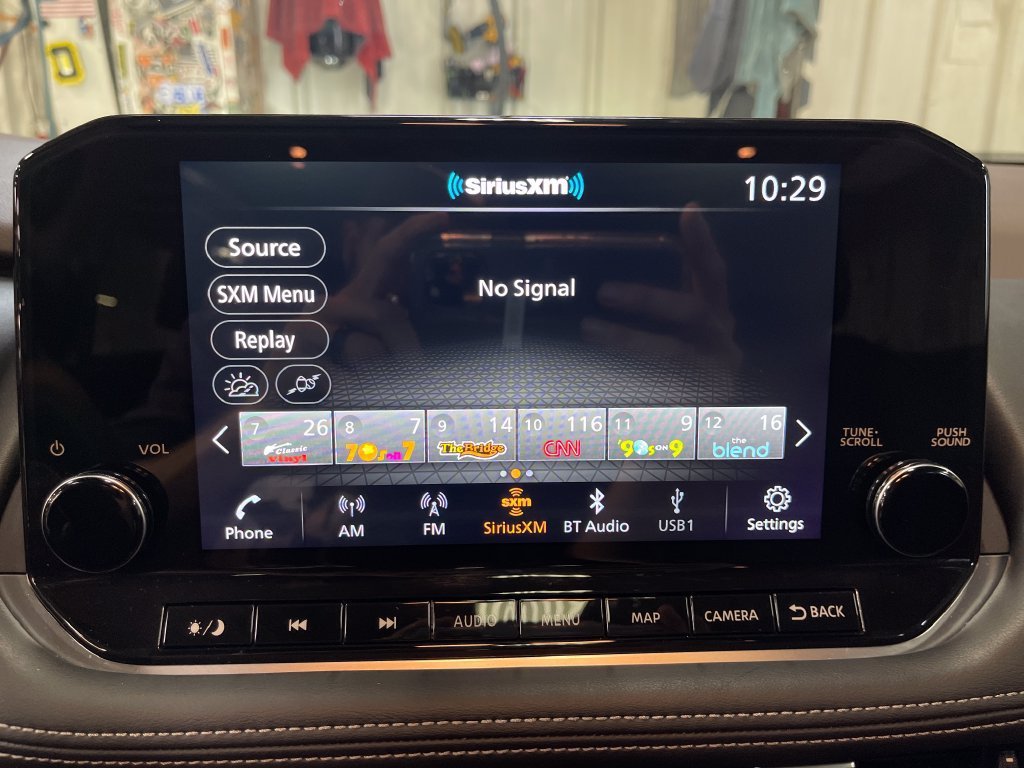 Used 2023  Nissan SL image 23
