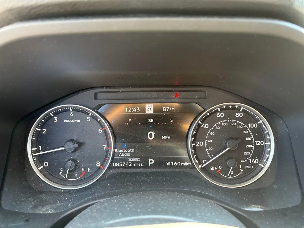 Used 2022 Silver Mitsubishi SE image 10