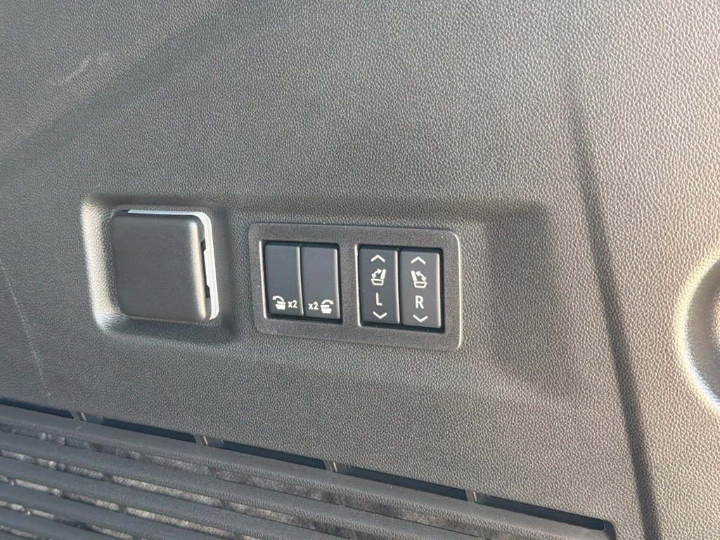 2027 Chevrolet Tahoe Z71 - Photo 40