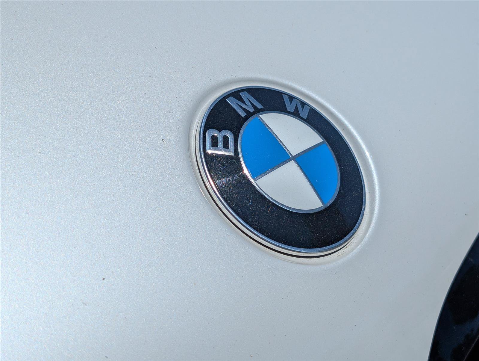 Used 2022 Mineral White Metallic BMW xDrive40i image 5