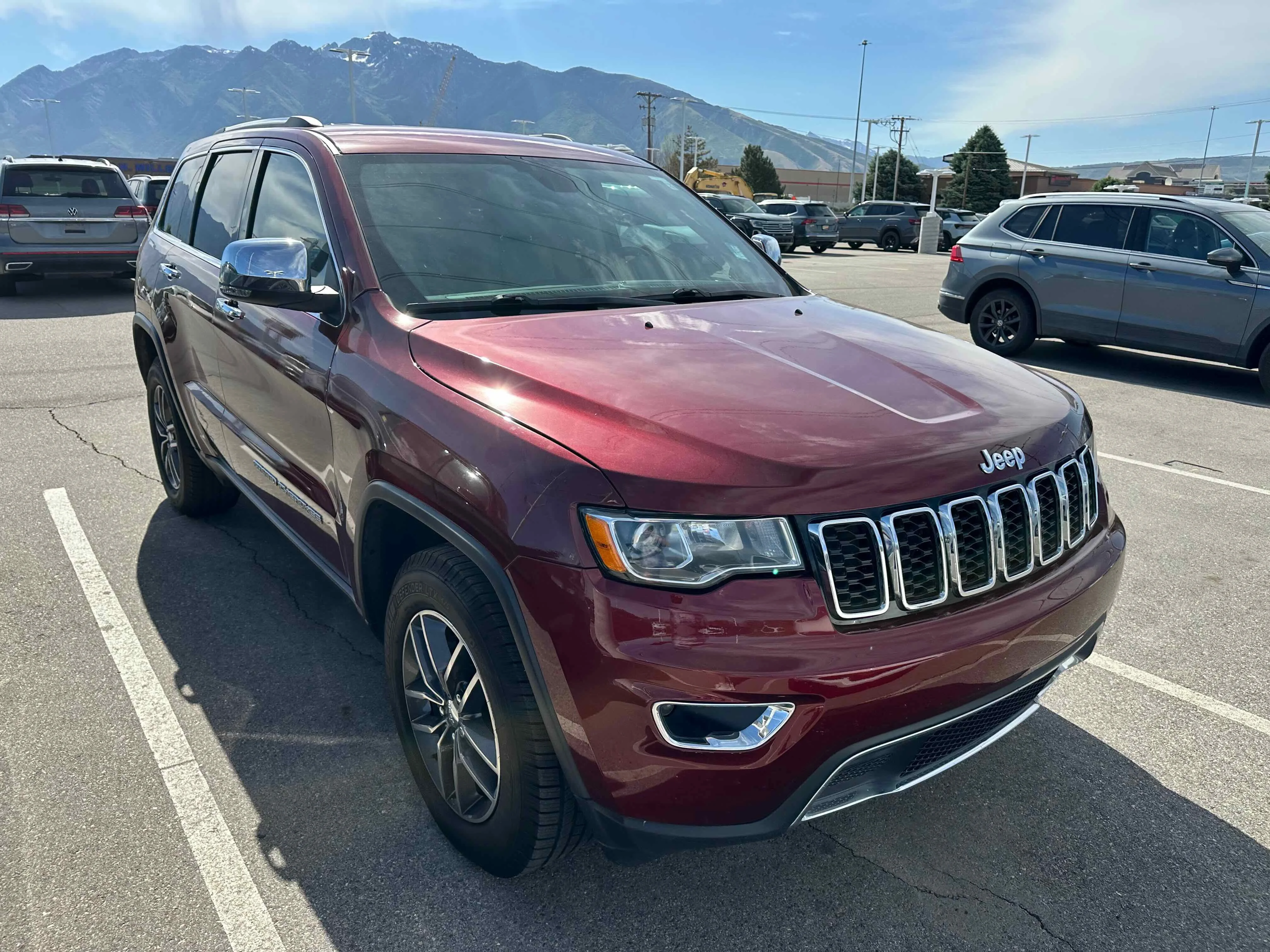 Used 2018 Velvet Red Pearlcoat Jeep Limited image 3