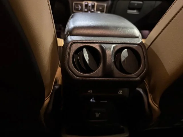 Used 2019 Bikini Pearlcoat Jeep Unlimited Rubicon image 27