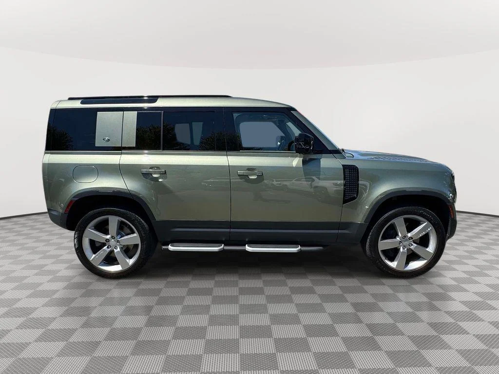 Used 2024 Pangea Green Metallic Land Rover 110 P400 S image 7