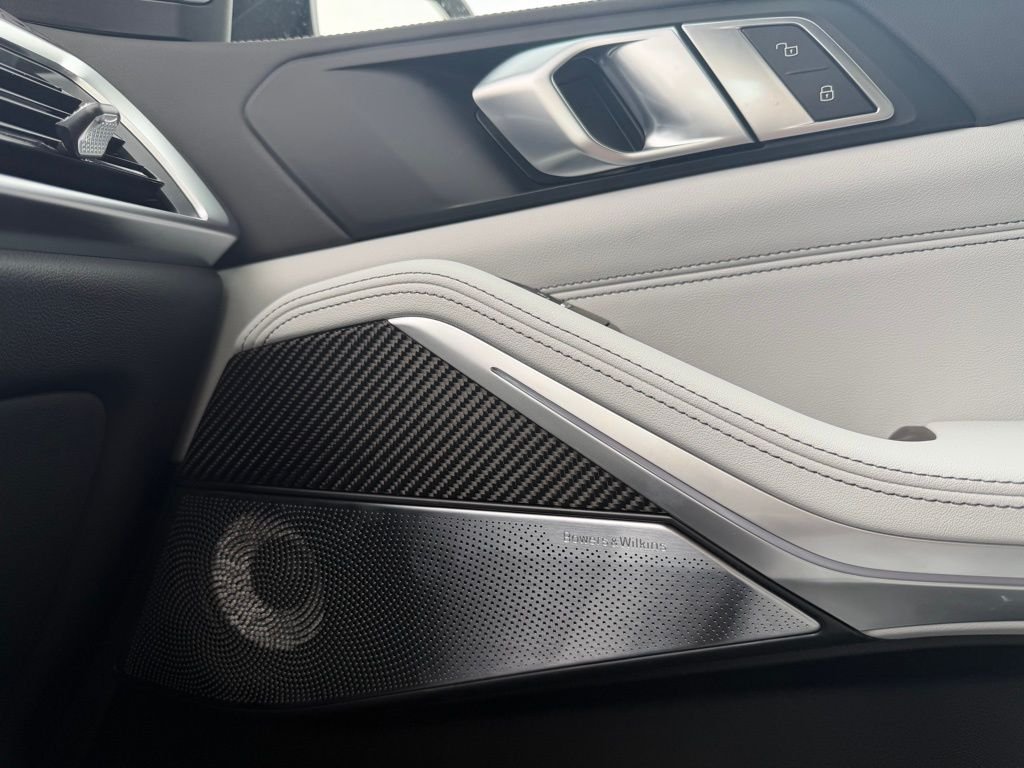 New 2026 Alpine White BMW M60i image 8