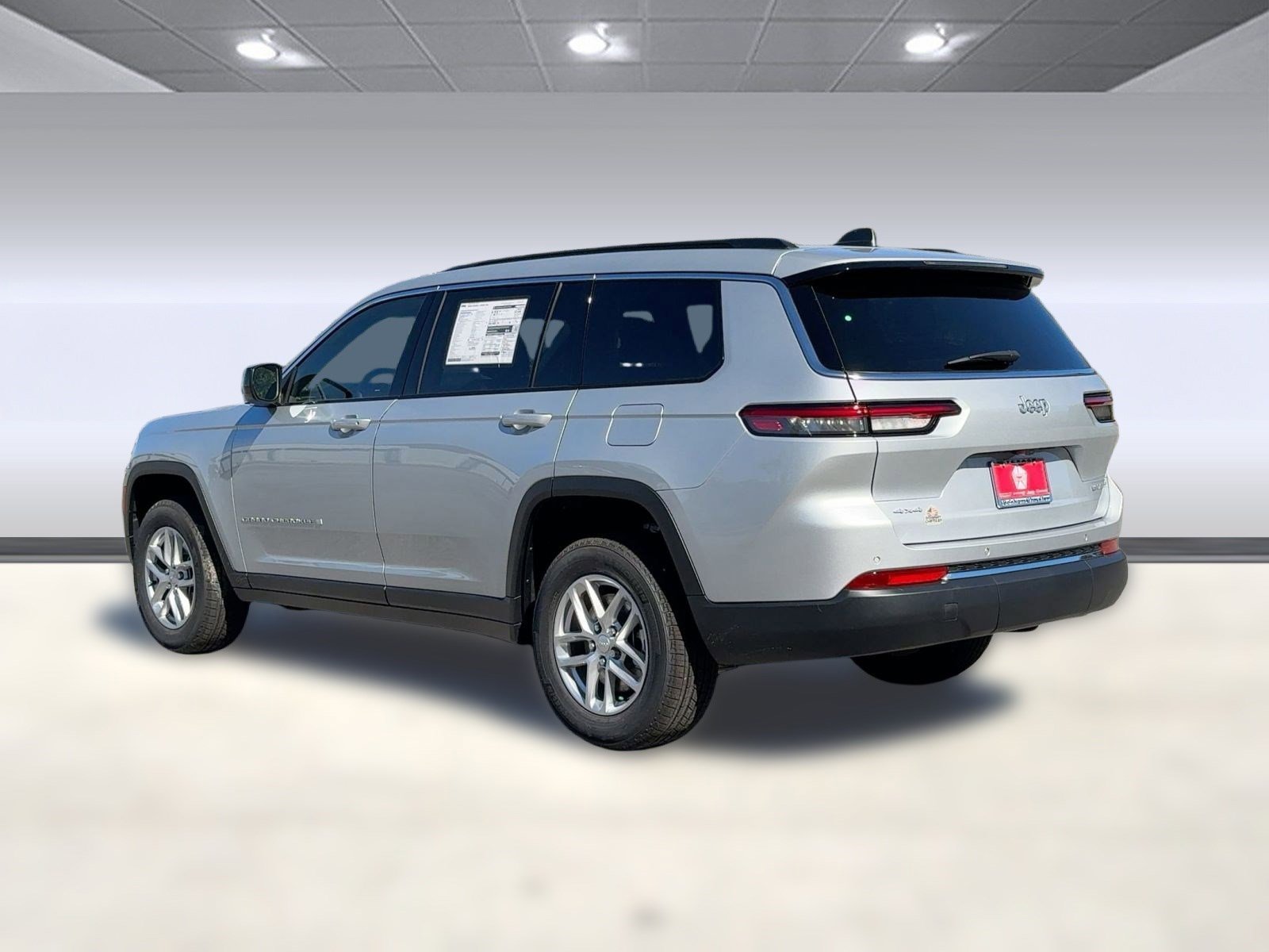 2025 Jeep Grand Cherokee Laredo X photo 3