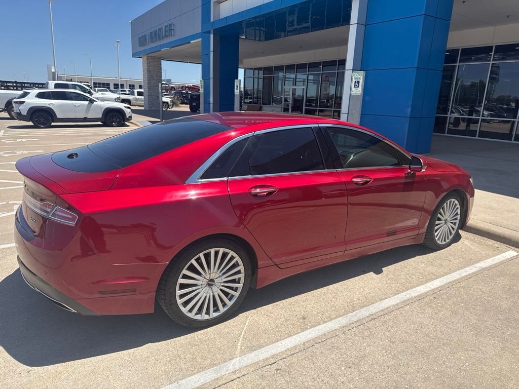 Used 2017 Red Lincoln Reserve image 3
