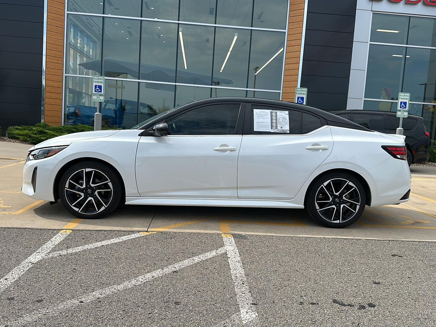 Used 2024 Nissan Sentra SR with VIN 3N1AB8DV2RY377938 for sale in Kansas City