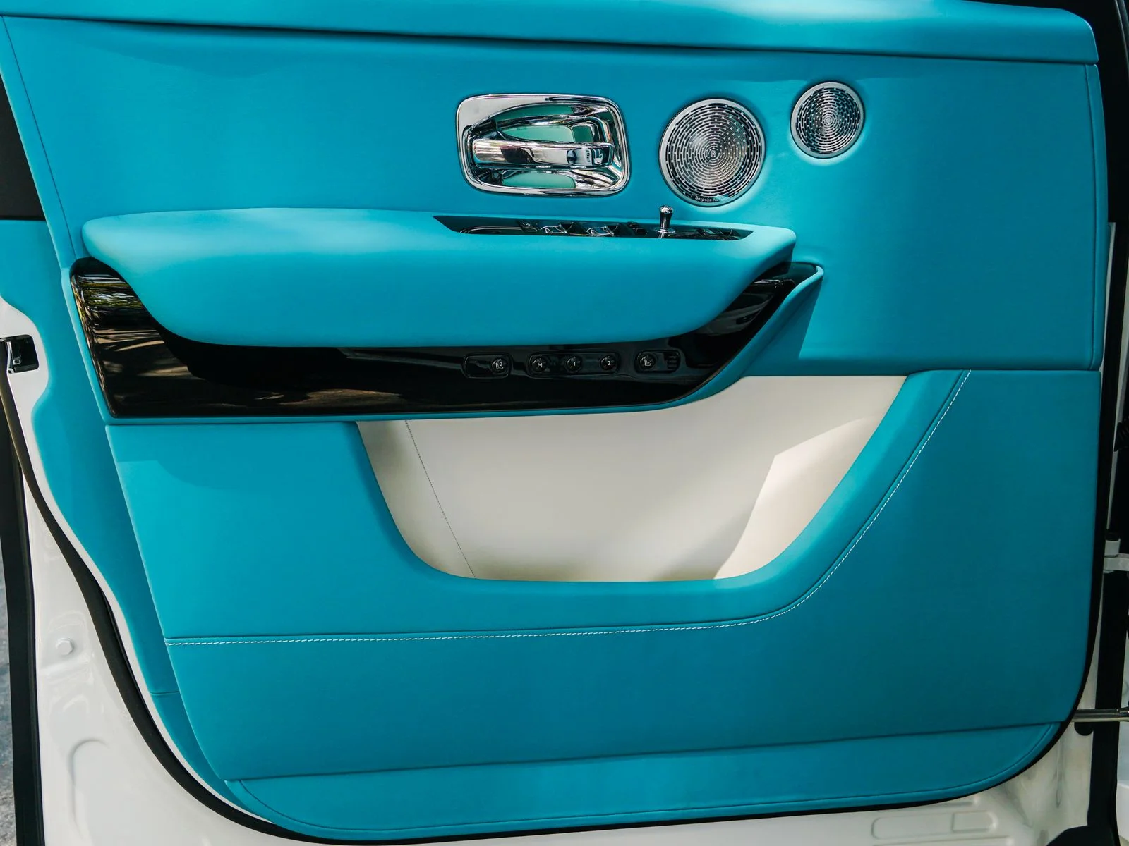 New 2027 Arctic White Rolls-Royce Black Badge image 11