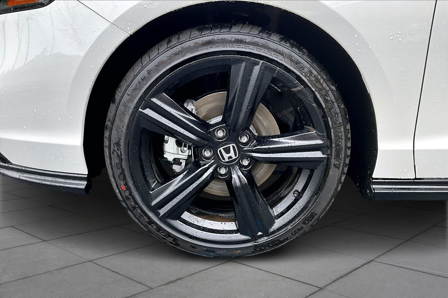 New 2026 Platinum White Pearl Honda Sport-L Hybrid image 9