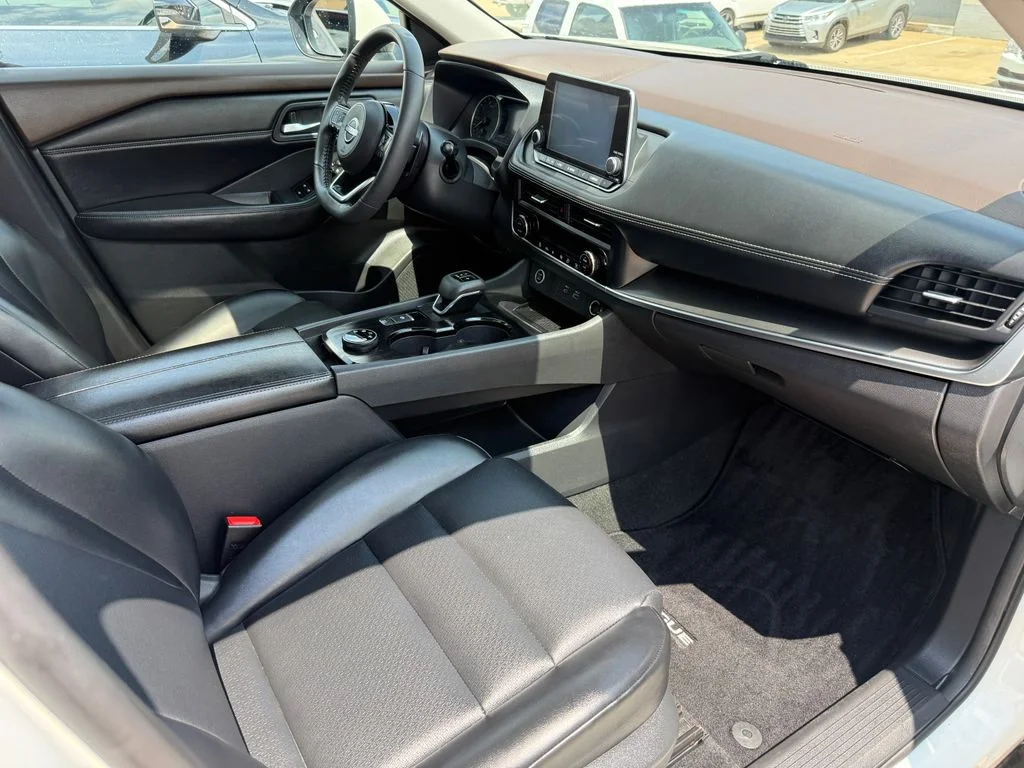 Used 2023 White Nissan SV image 12