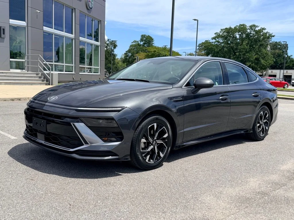 Used 2025 Gray Hyundai SEL image 1