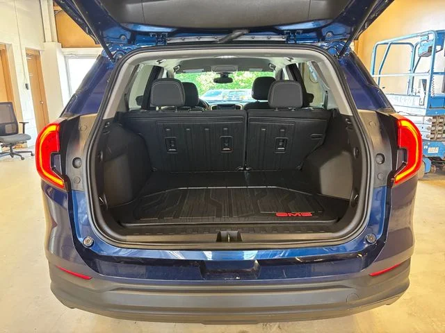 Used 2022  GMC SLE image 23