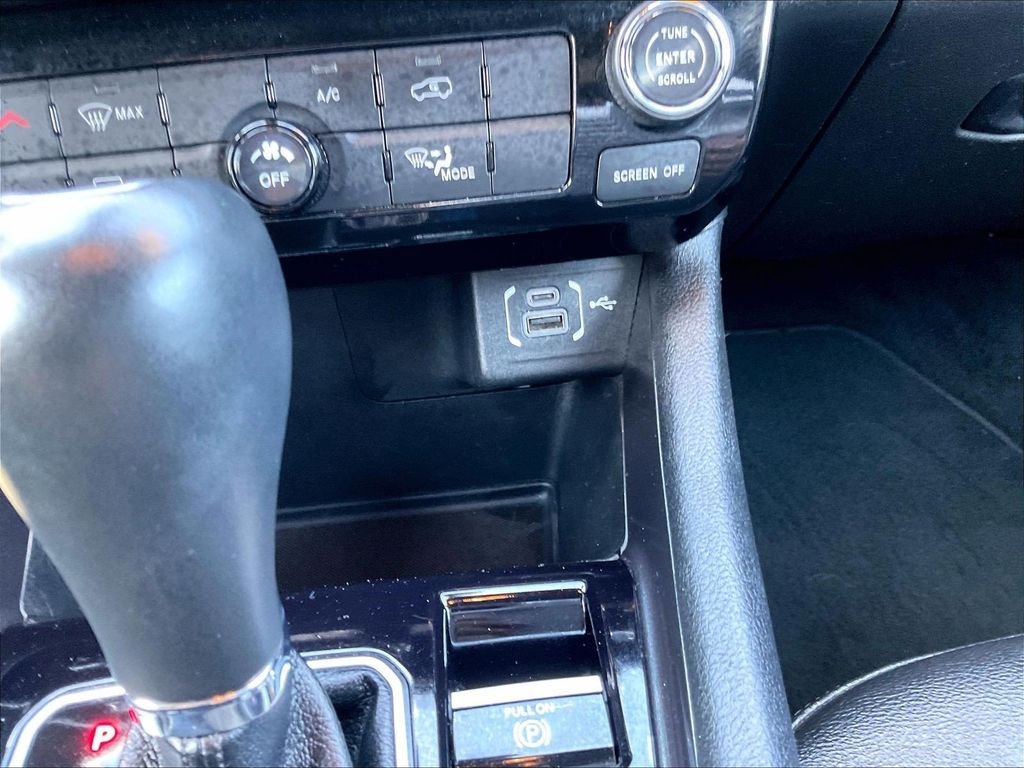 Used 2024 White Jeep Latitude image 26