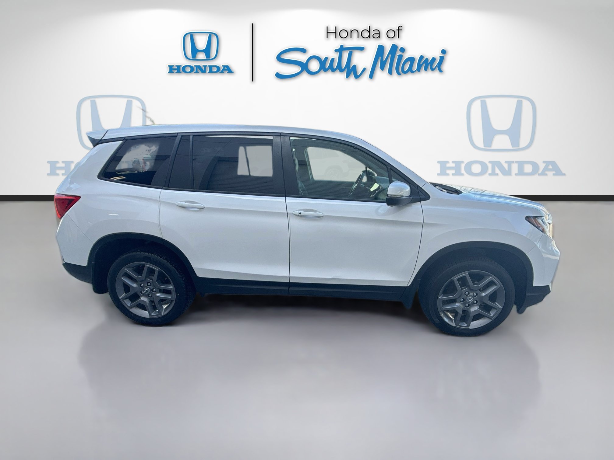 Used 2023 White Honda EX-L image 8
