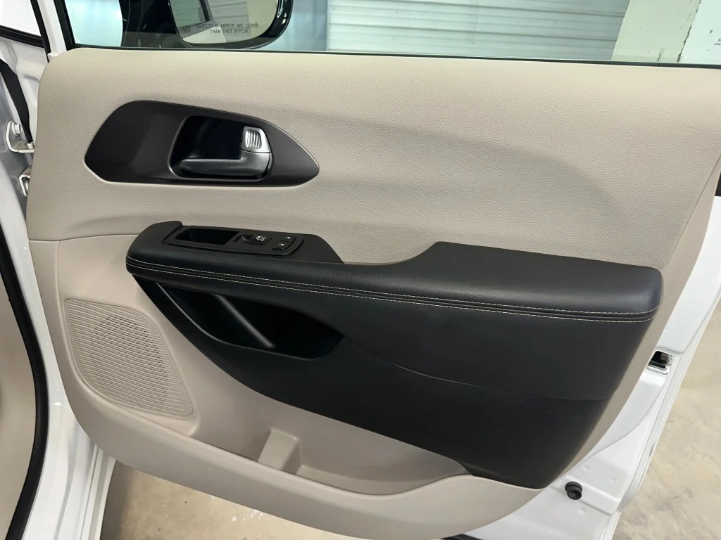 Certified Used 2024 Bright White Clearcoat Chrysler Touring L image 28