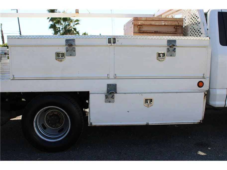 Used 2017 White Ford XL Cab & Chassis 4D image 12