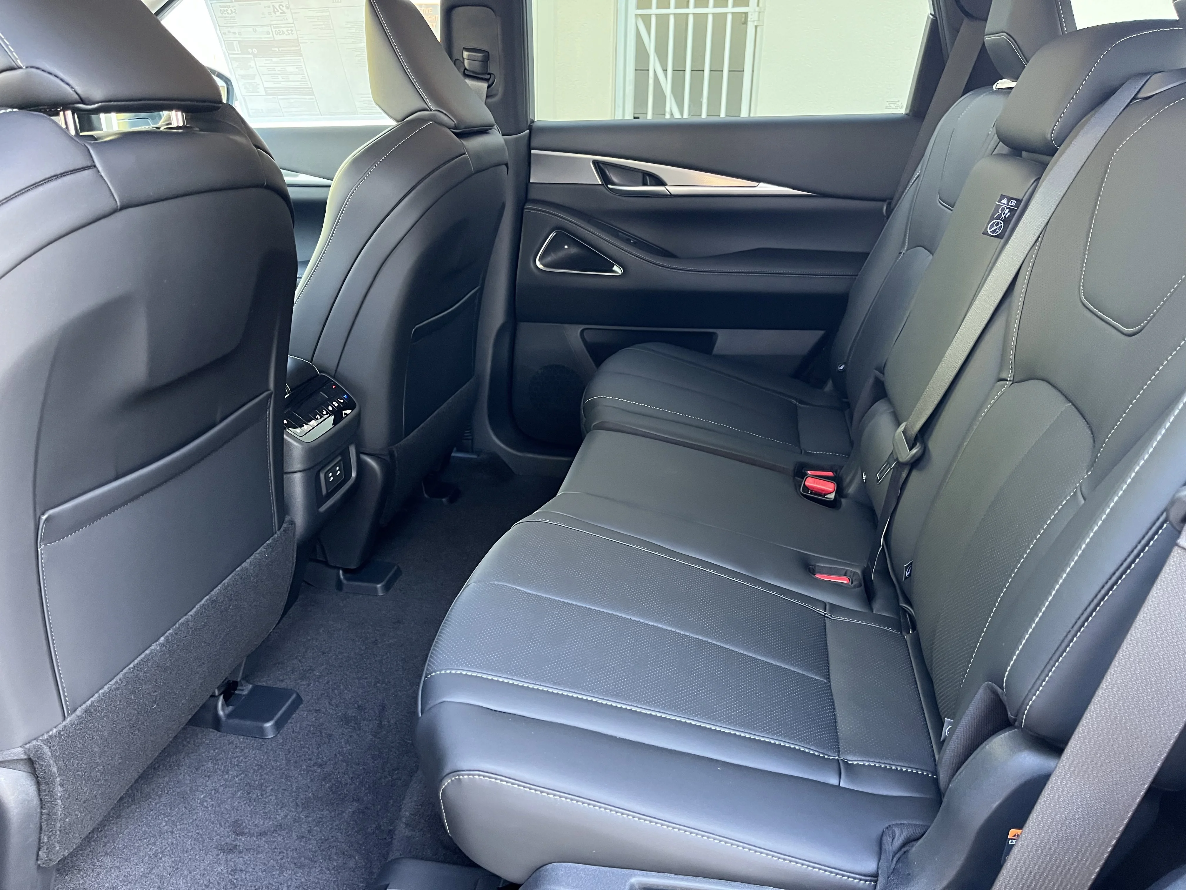 New 2027 Graphite Shadow INFINITI LUXE image 14