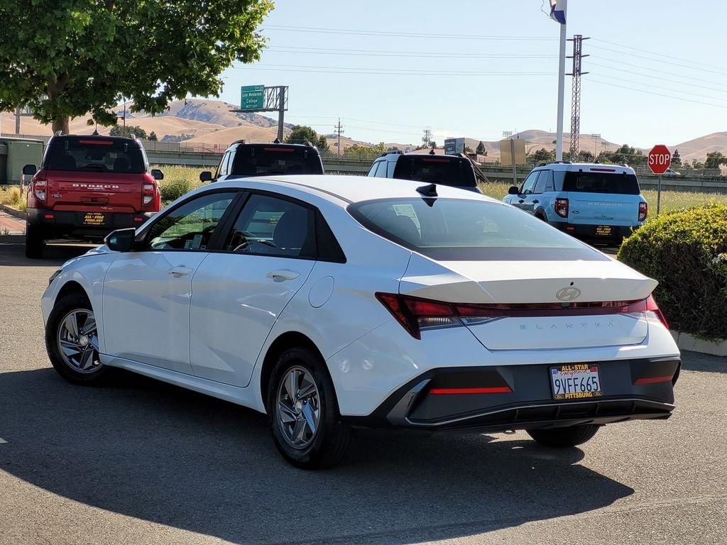 Used 2025 White Hyundai SE image 6