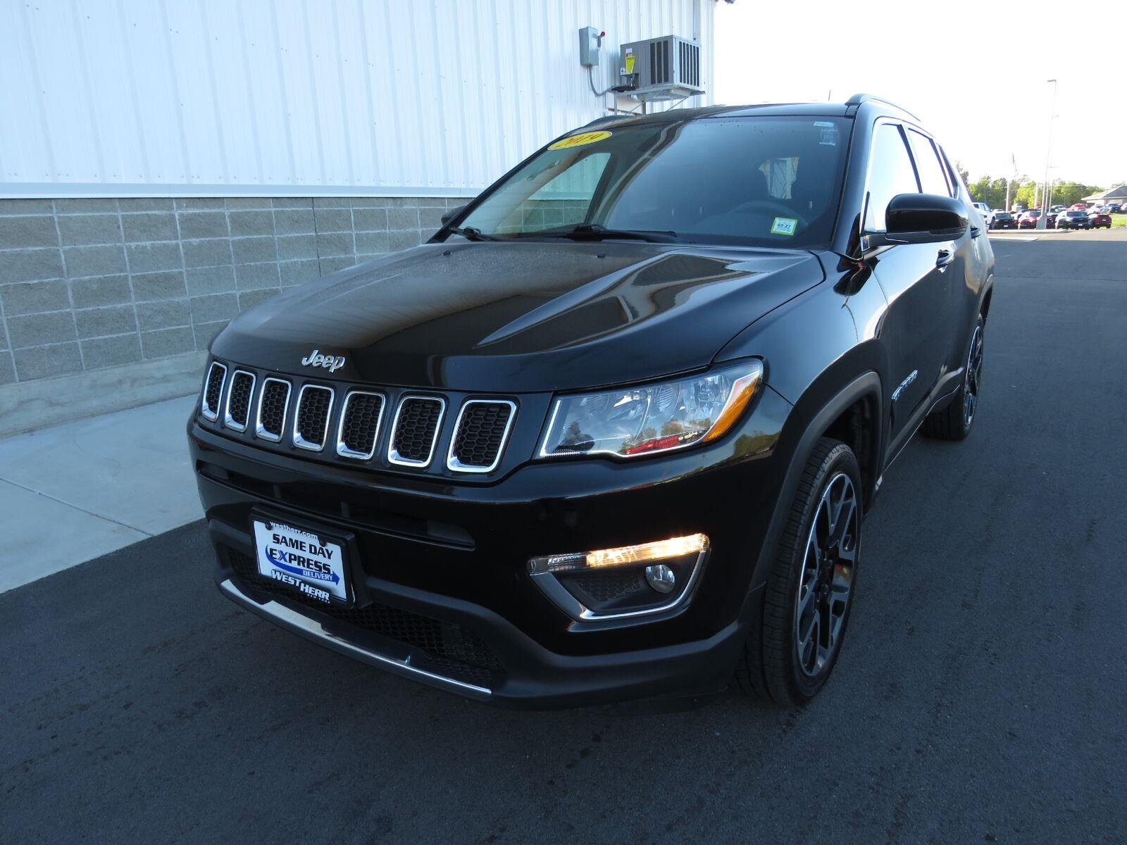 Used 2019 Diamond Black Crystal Pearlcoat Jeep Limited image 12