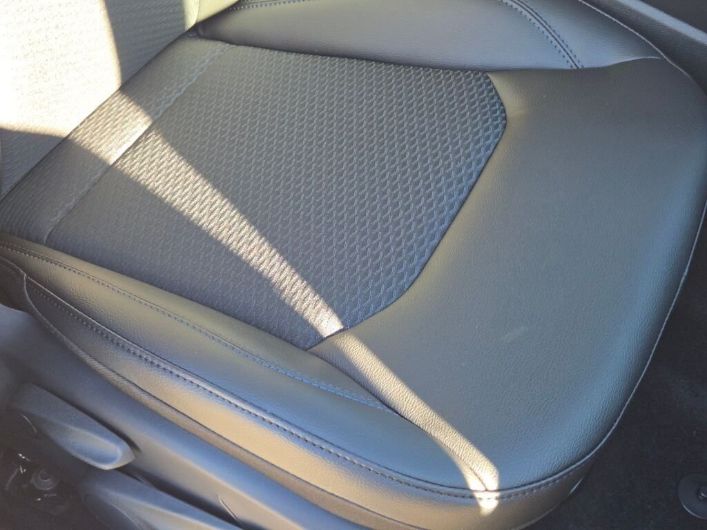 New 2026 Bright White Clearcoat Jeep Latitude image 7