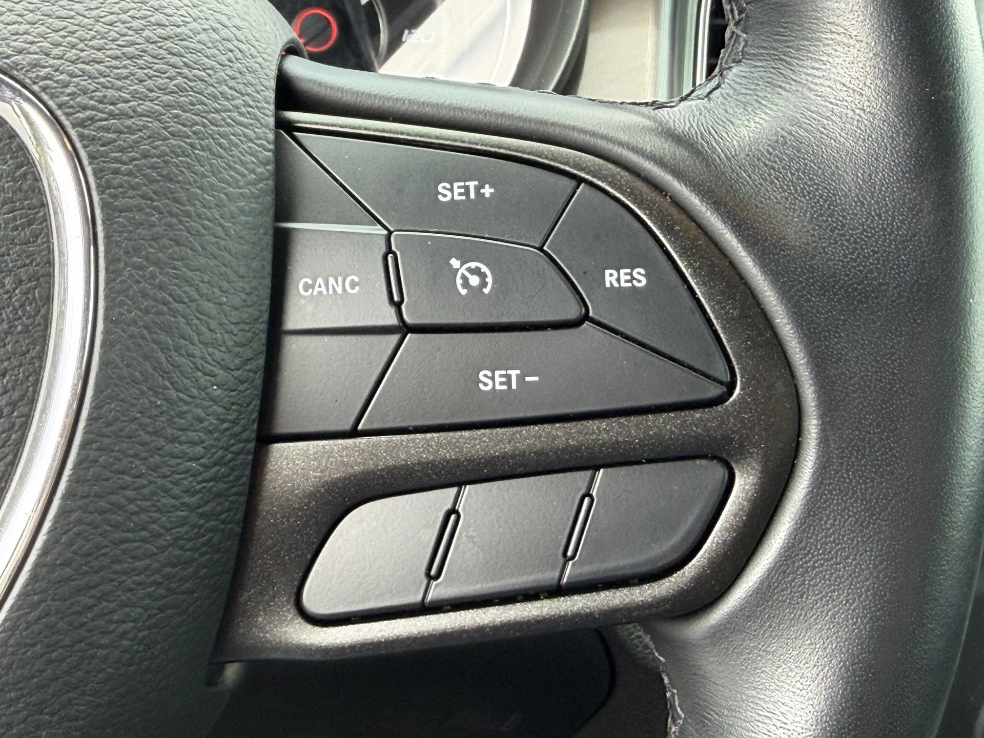 Used 2023 Octane Red Pearlcoat Dodge SXT image 2